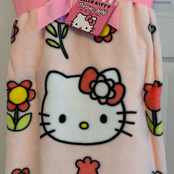 Hello Kitty Blanket Spring Throw - Picture 2 of 3